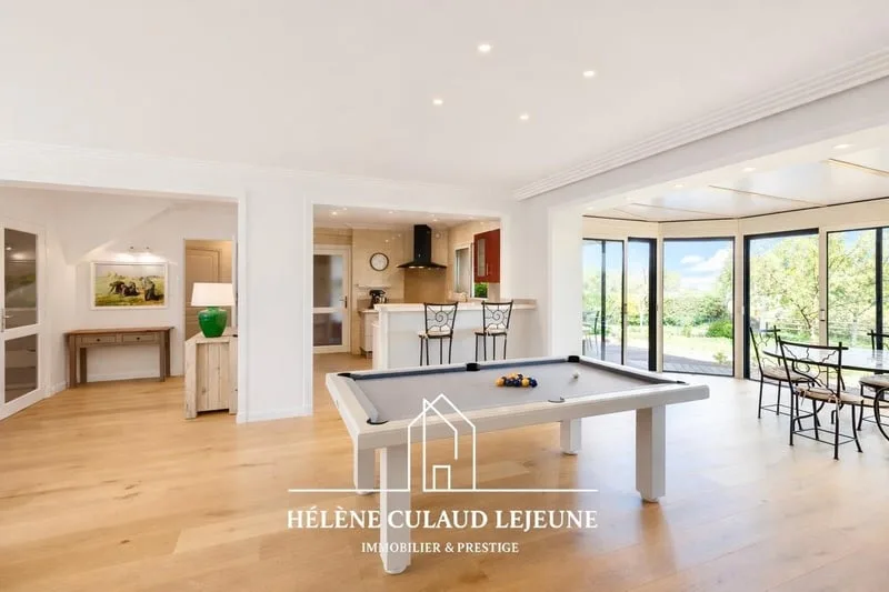 MAISON FAMILIALE AVEC VUE DÉGAGÉE SUR LA NATURE - 184 m² - VANNES