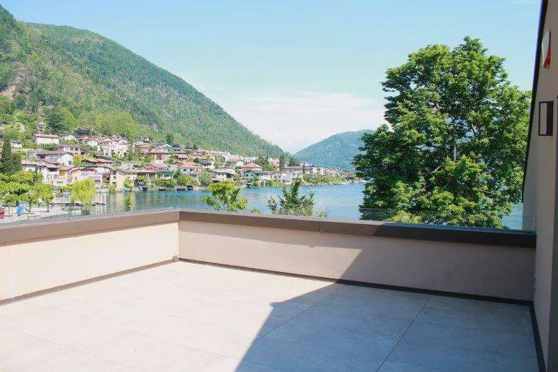 RIVA S. VITALE: SPLENDIDA VILLA A LAGO CON PISCINA – foto 8 di 10