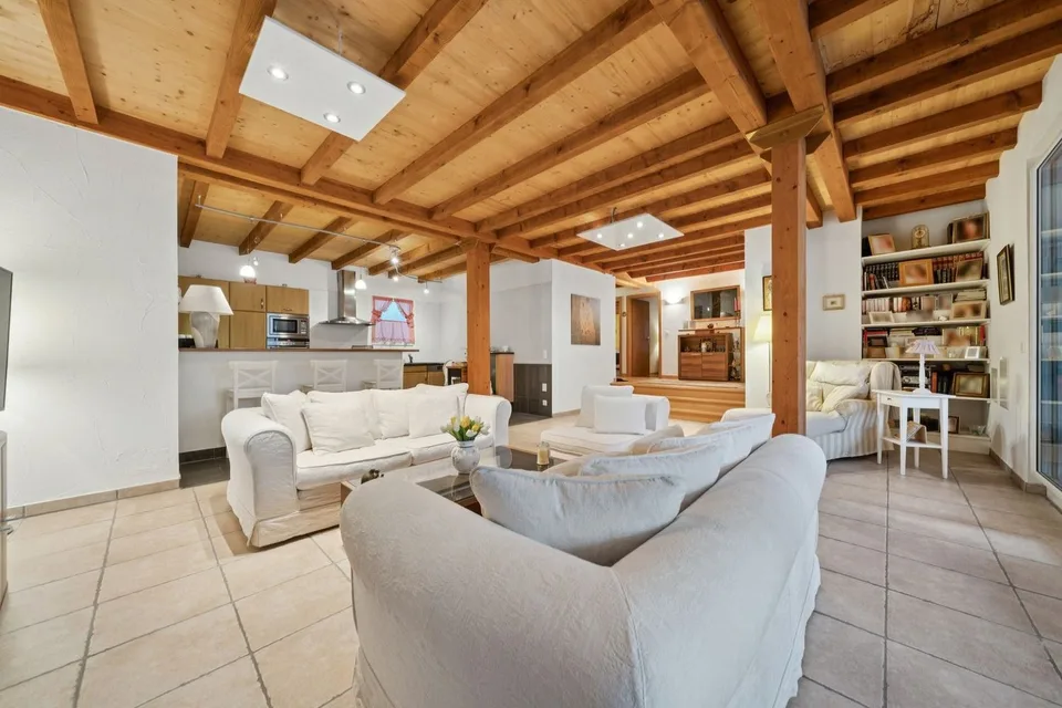 Spacieux appartement 4.5 pièces avec loggia à Champagne