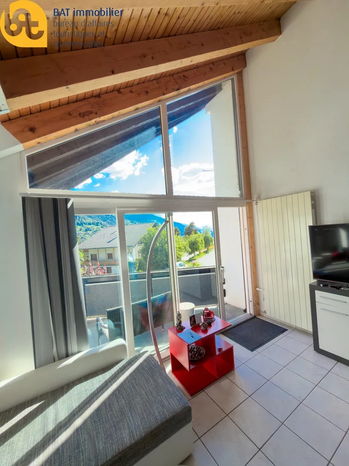 Vercorin - Roches-Hombes - R2 avec accès indépendant, beaux volumes et ambiance chalet