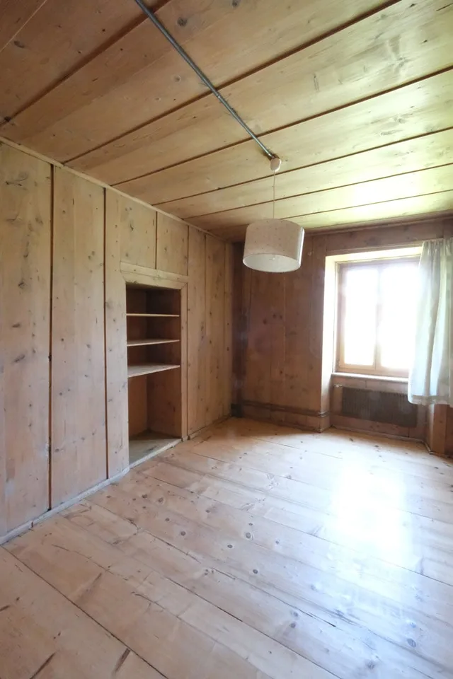 Das grosse Dreifamilienhaus in Schluein bei Ilanz/Glion