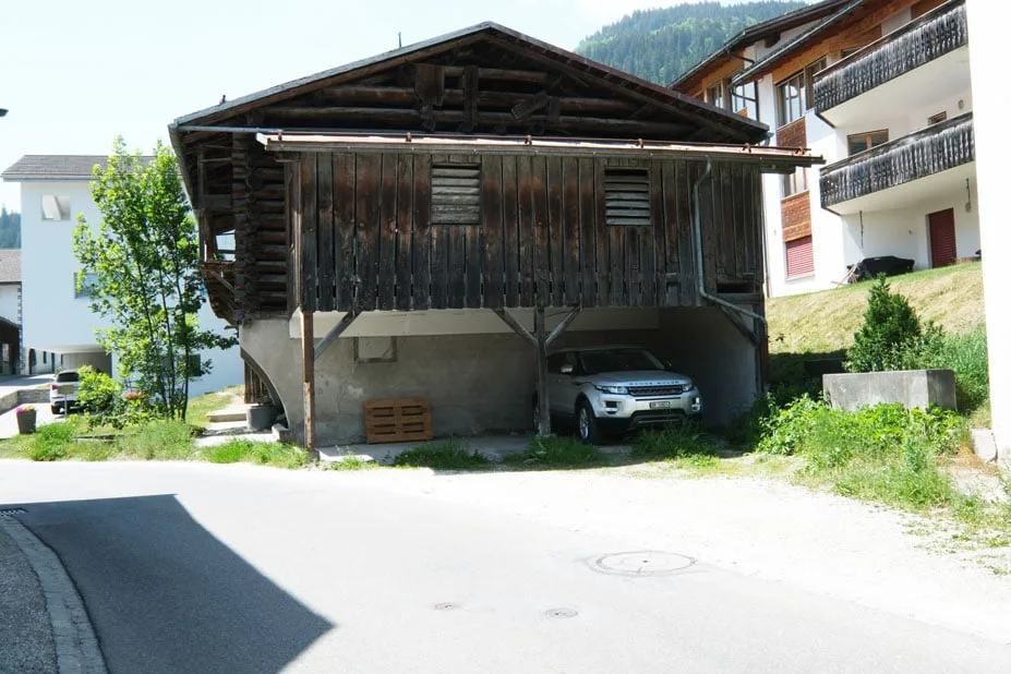 Das grosse Dreifamilienhaus in Schluein bei Ilanz/Glion