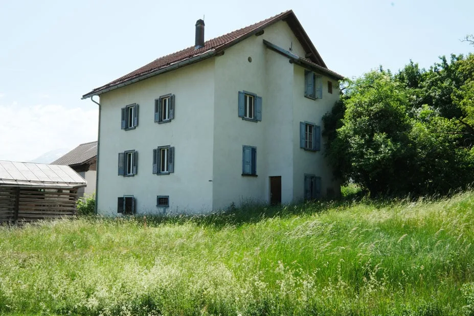Das grosse Dreifamilienhaus in Schluein bei Ilanz/Glion