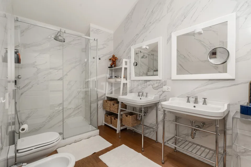 LUXE ET CONFORT : ATTIQUE 6.5 PIÈCES AVEC VUE PANORAMIQUE SUR LUGANO