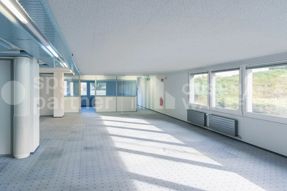 Unabhängiges Handwerks- und Verwaltungsgebäude - 2?800 m² - Veyrot 11