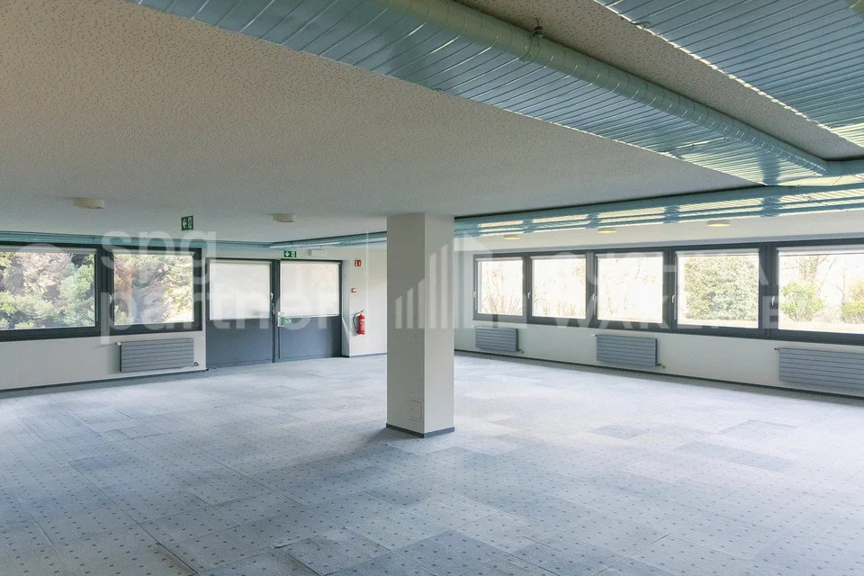 Unabhängiges Handwerks- und Verwaltungsgebäude - 2?800 m² - Veyrot 11