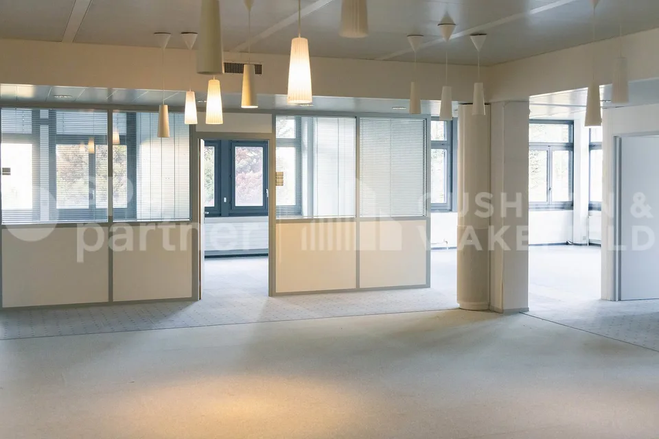 Unabhängiges Handwerks- und Verwaltungsgebäude - 2?800 m² - Veyrot 11