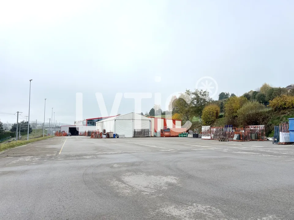 Terrain industriel de 8825 m2 à vendre à Avry-sur-Matran