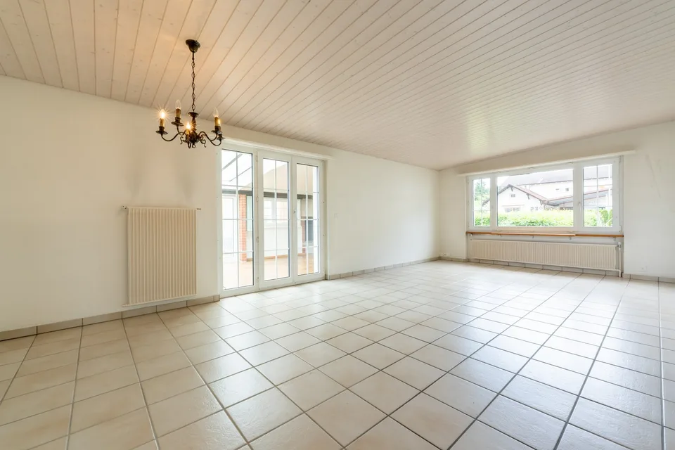 Maison charmante avec beaucoup de terrain et de potentiel