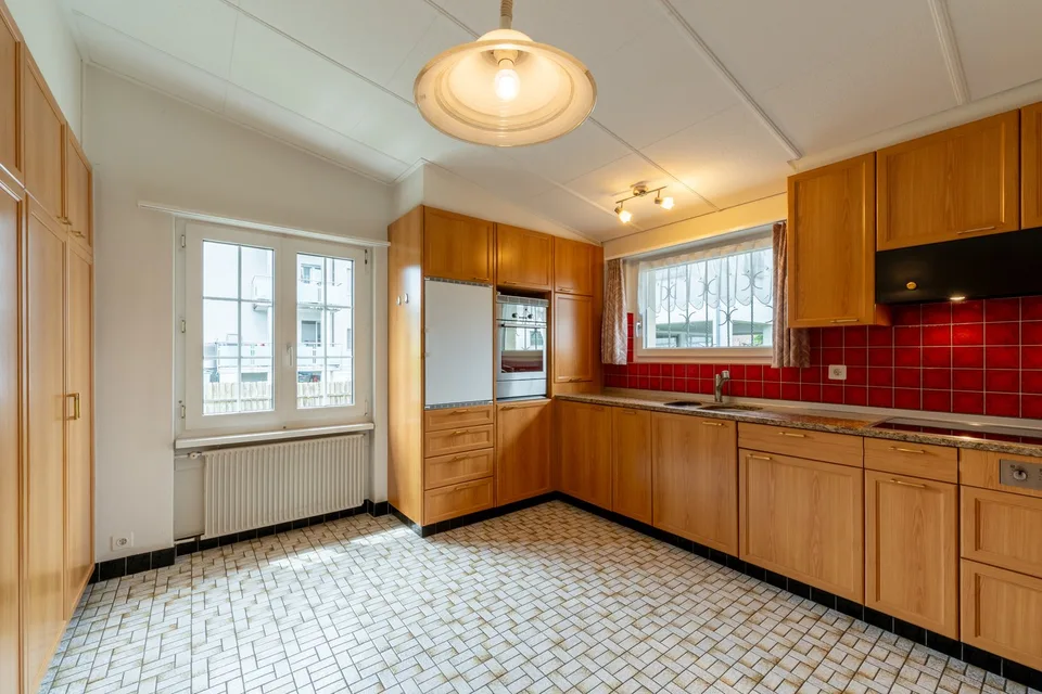 Maison charmante avec beaucoup de terrain et de potentiel