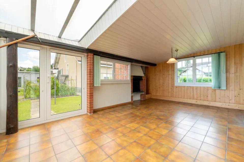Maison charmante avec beaucoup de terrain et de potentiel