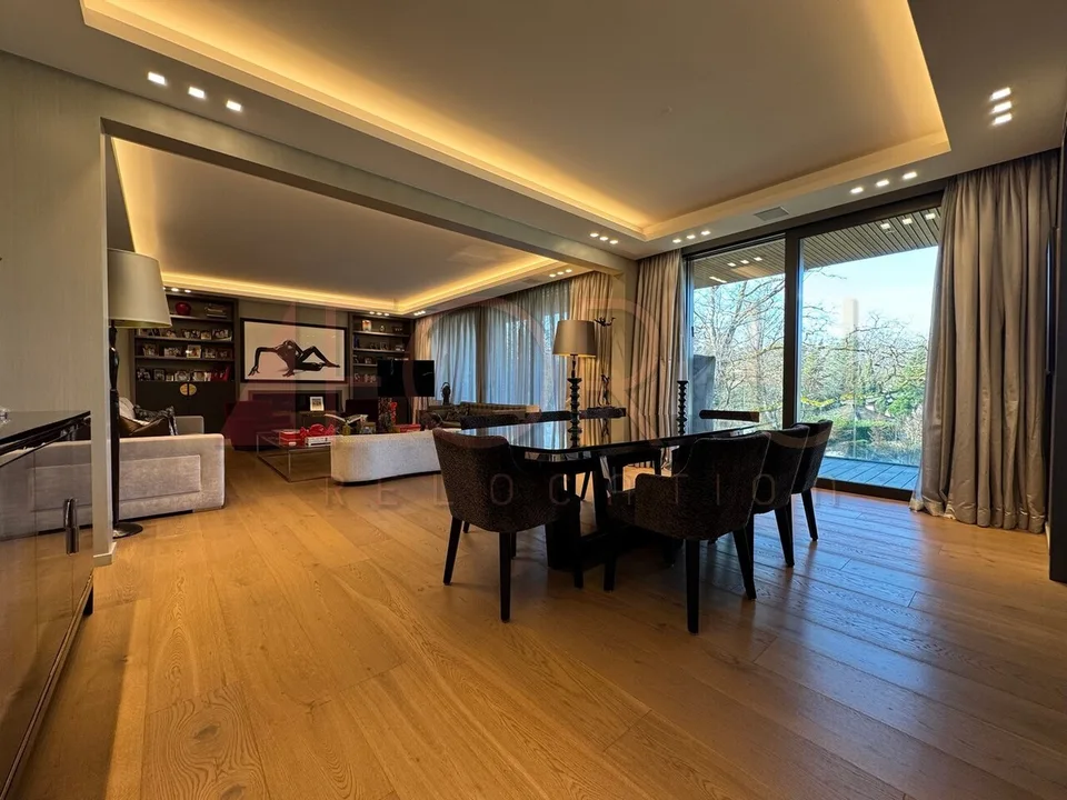 Prächtiges Dachgeschoss-Duplex mit 9 Zimmern und großer Terrasse in Conches