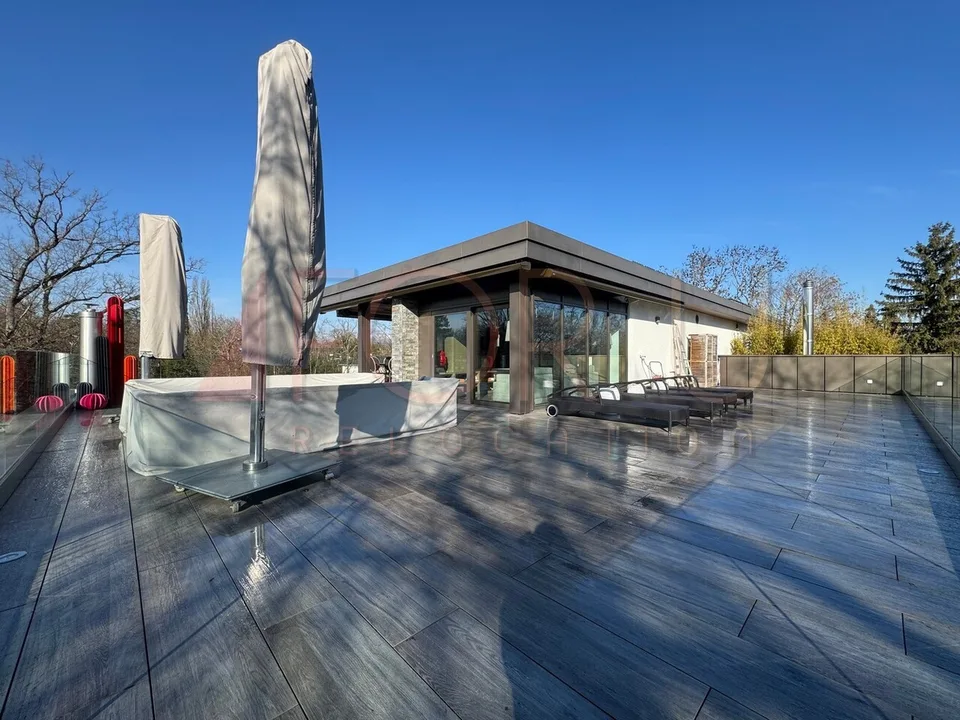 Splendide attique en duplex de 9 pièces avec grande terrasse à Conches