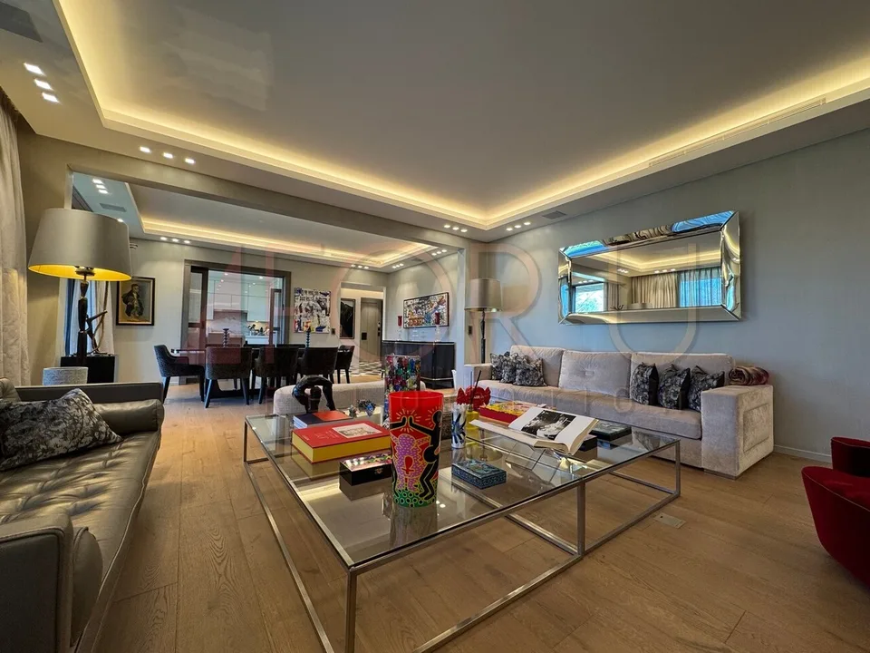 Prächtiges Dachgeschoss-Duplex mit 9 Zimmern und großer Terrasse in Conches