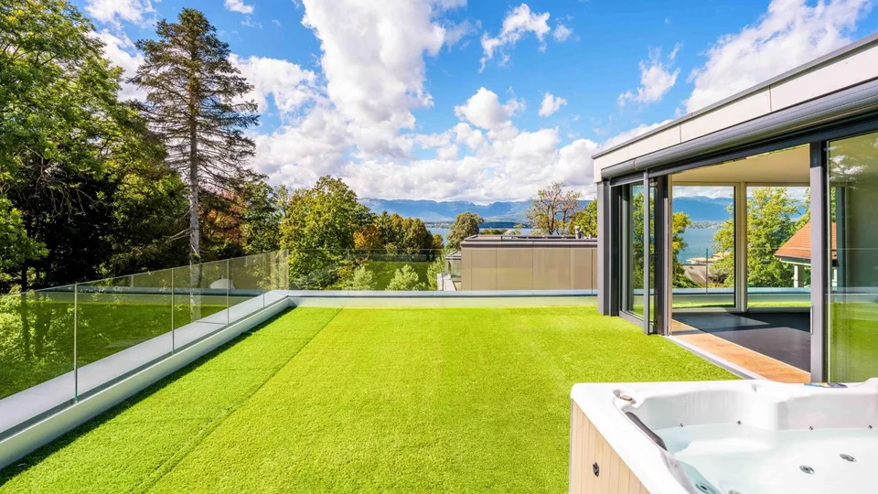 Casa con piscina e vista lago