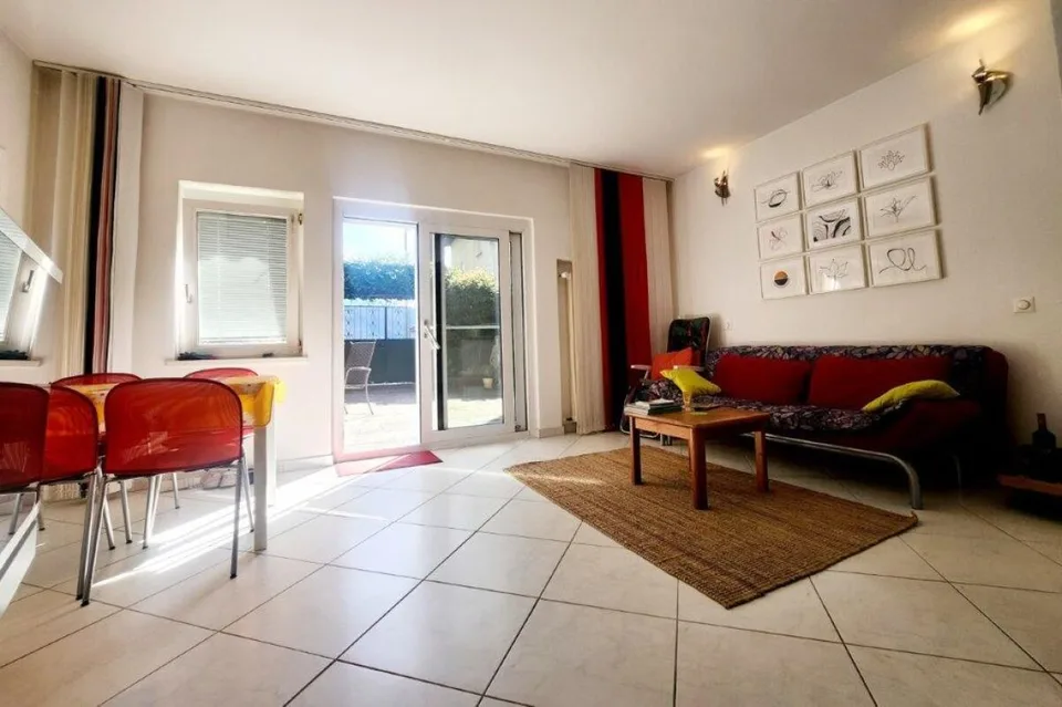Appartement 2.5 pièces avec cour intérieure privée dans un emplacement central à Muralto – photo 6 sur 9