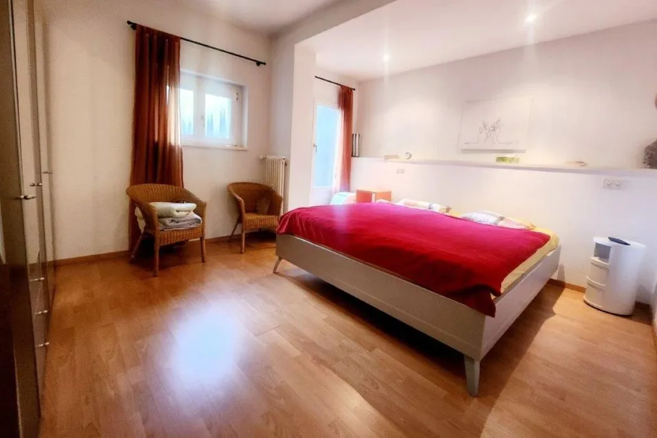 Appartement 2.5 pièces avec cour intérieure privée dans un emplacement central à Muralto – photo 8 sur 9