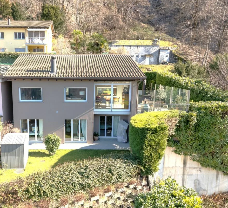 Esclusiva Casa immersa nella natura vista lago a 180°