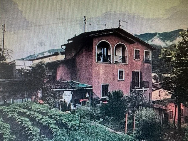 Morcote, historisches Haus mit 3 Wohnungen im Ortskern