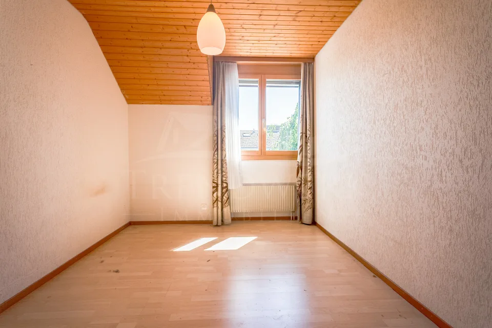 Maison jumelée 4 chambres avec jardin ensoleillé et garage à Worb – photo 7 sur 13