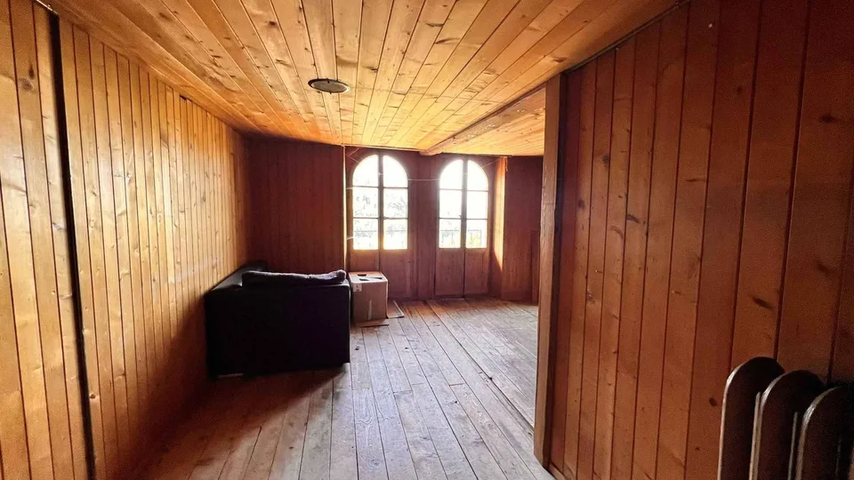 Edificio residenziale con due appartamenti da ristrutturare