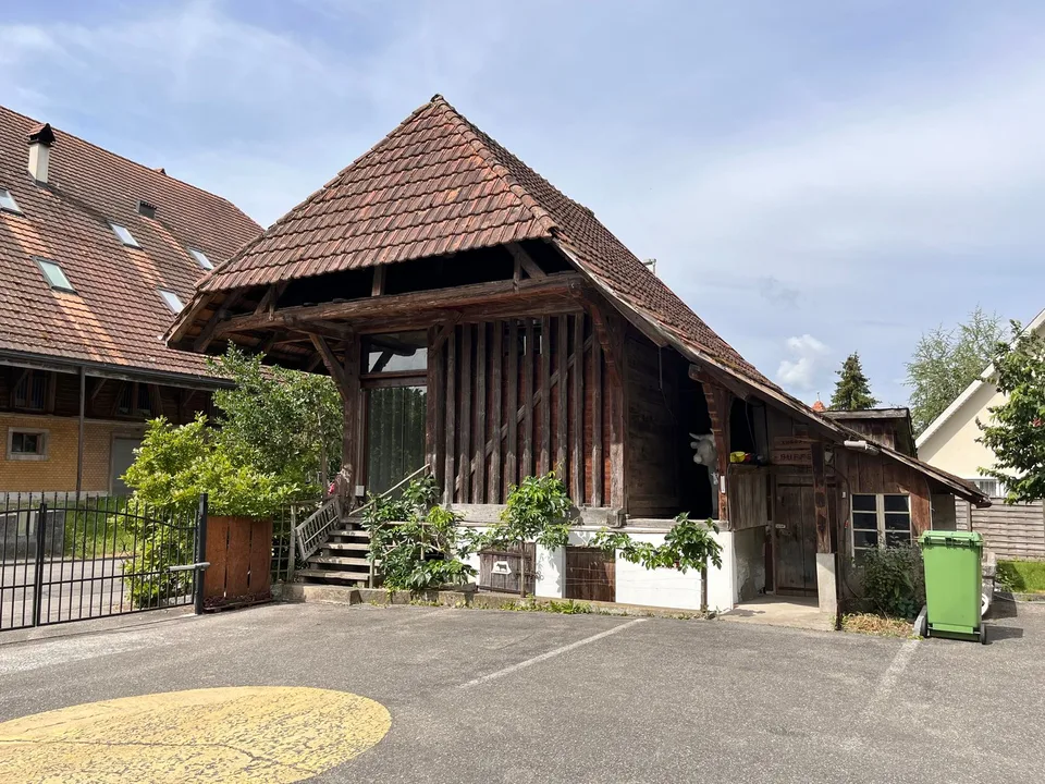 Grande casa residenziale / ristorante precedente con Spycher