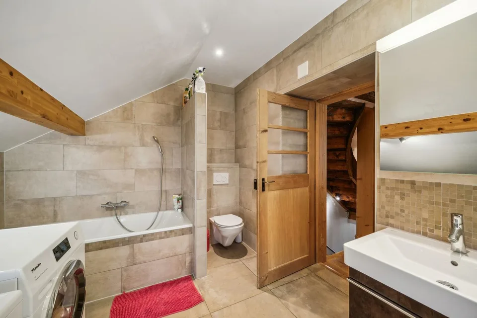 Casa familiare con ampio esterno e terrazza, vicino a Yverdon
