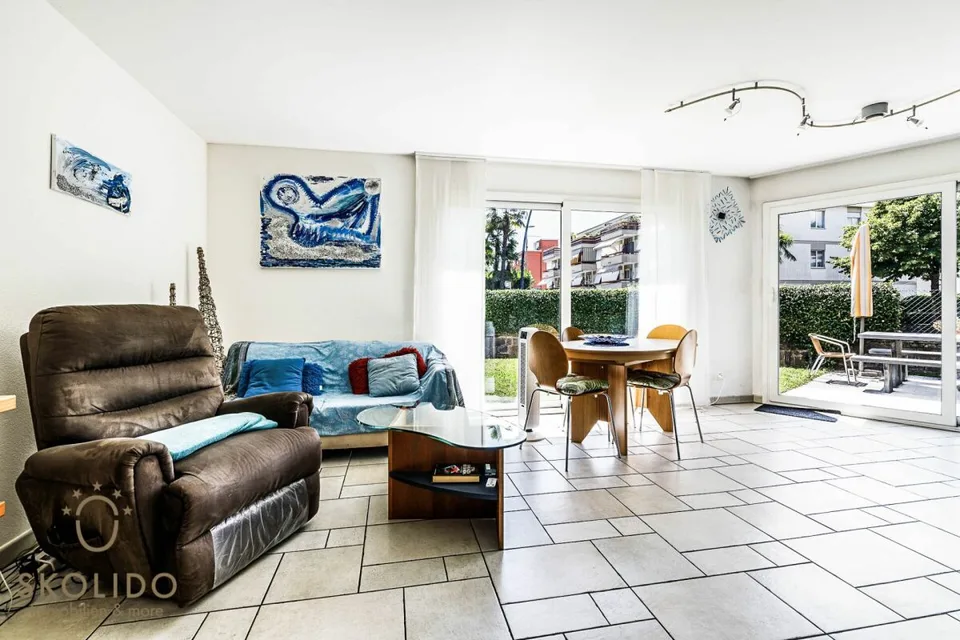 Edificio residenziale con tre appartamenti vacanza e giardino ad Ascona