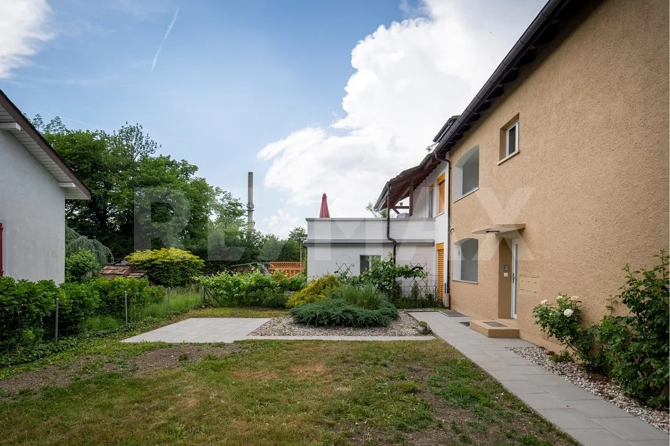 Investing in a prime location: Multi-family house in Turgi