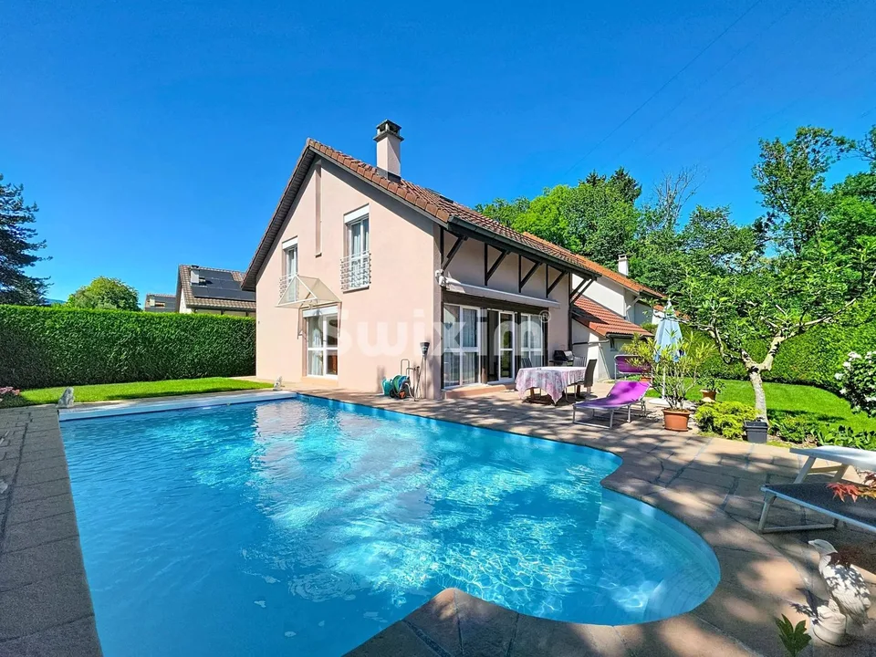MAISON FAMILIALE  AVEC PISCINE