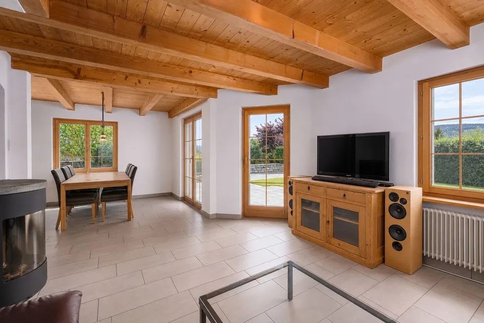 Paradis familial avec jardin, vue lointaine et beaucoup d'intimité