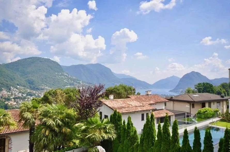 Exklusive Villa mit Seeblick in Comano – Foto 2 von 10