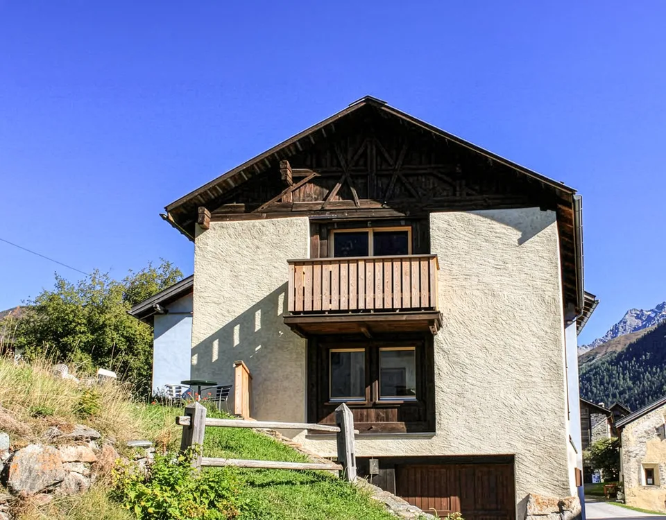 Charmantes Mehrfamilienhaus, Zweitwohnungen, in Guarda