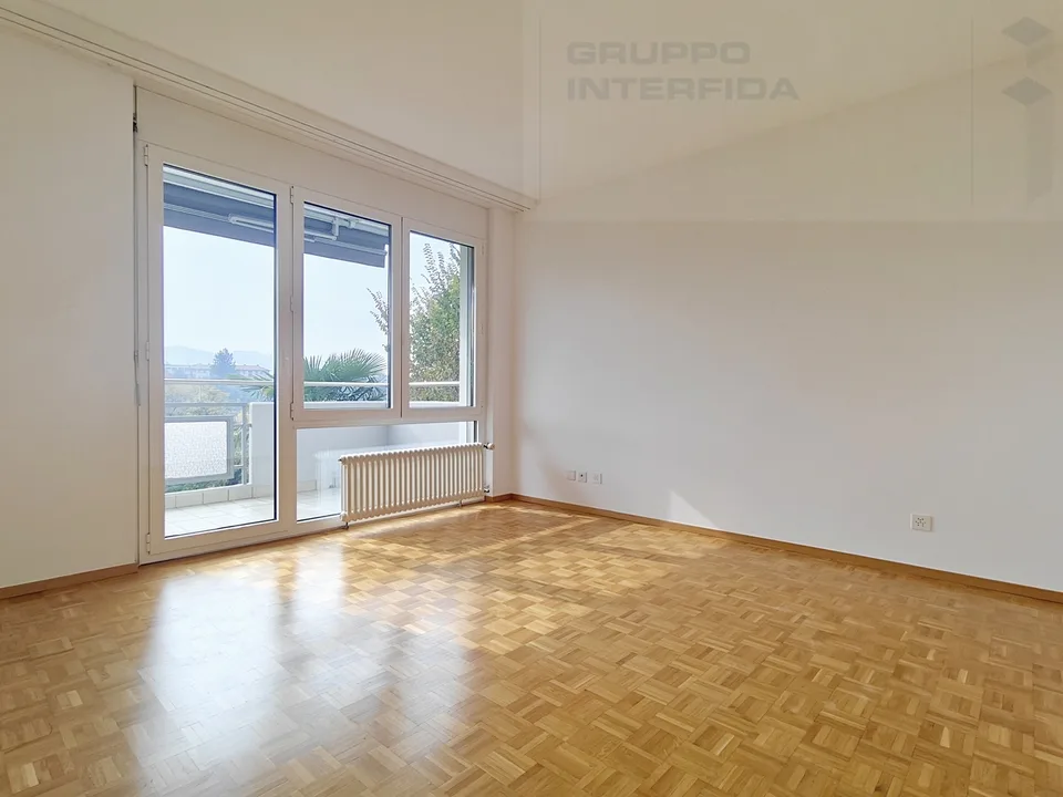 Stabiles Wohngebäude mit 5 Einheiten und Einkommen
