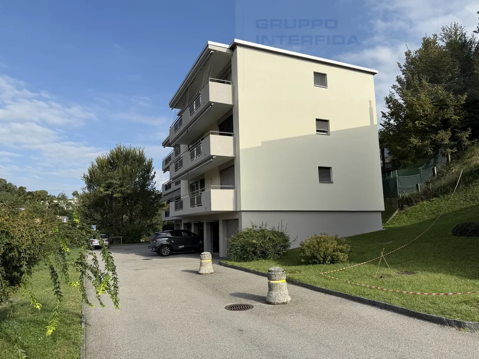 Stabiles Wohngebäude mit 5 Einheiten und Einkommen