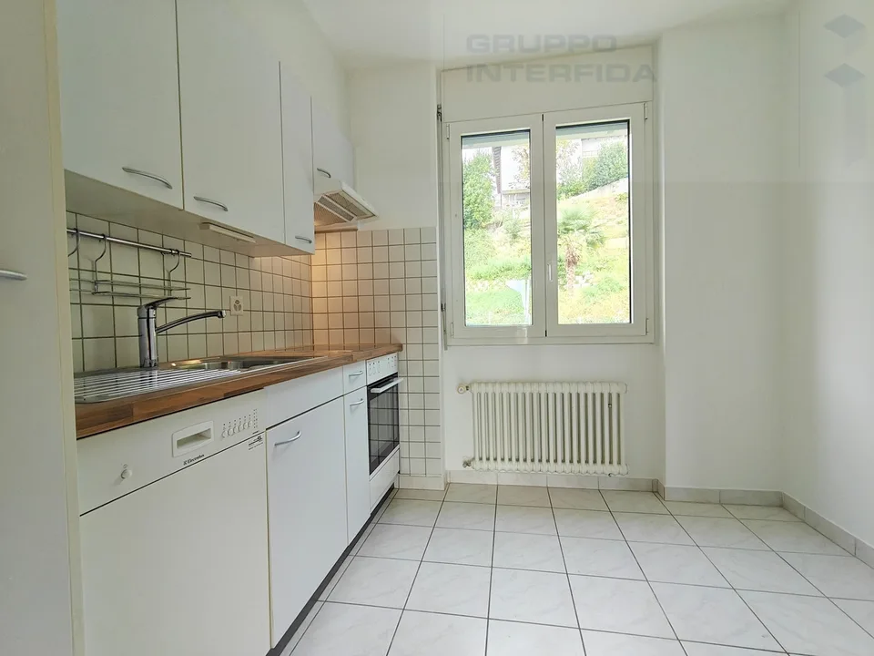 Stabiles Wohngebäude mit 5 Einheiten und Einkommen – Foto 6 von 9