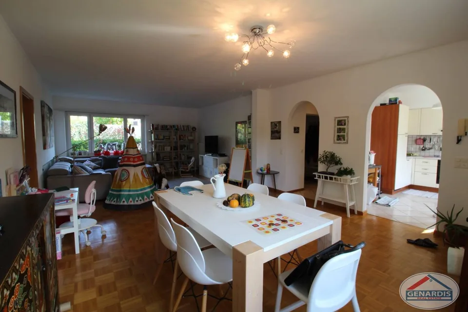 Proprietà composta da casa bifamiliare + casa singola e vasto giardino – Foto 6 von 14