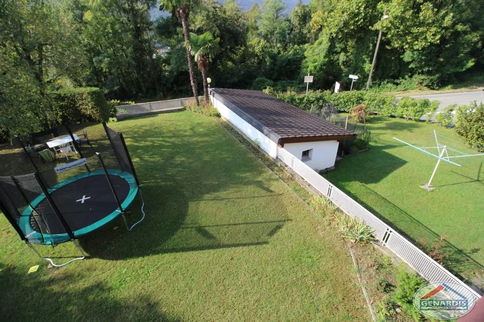 Proprietà composta da casa bifamiliare + casa singola e vasto giardino – Foto 11 von 14