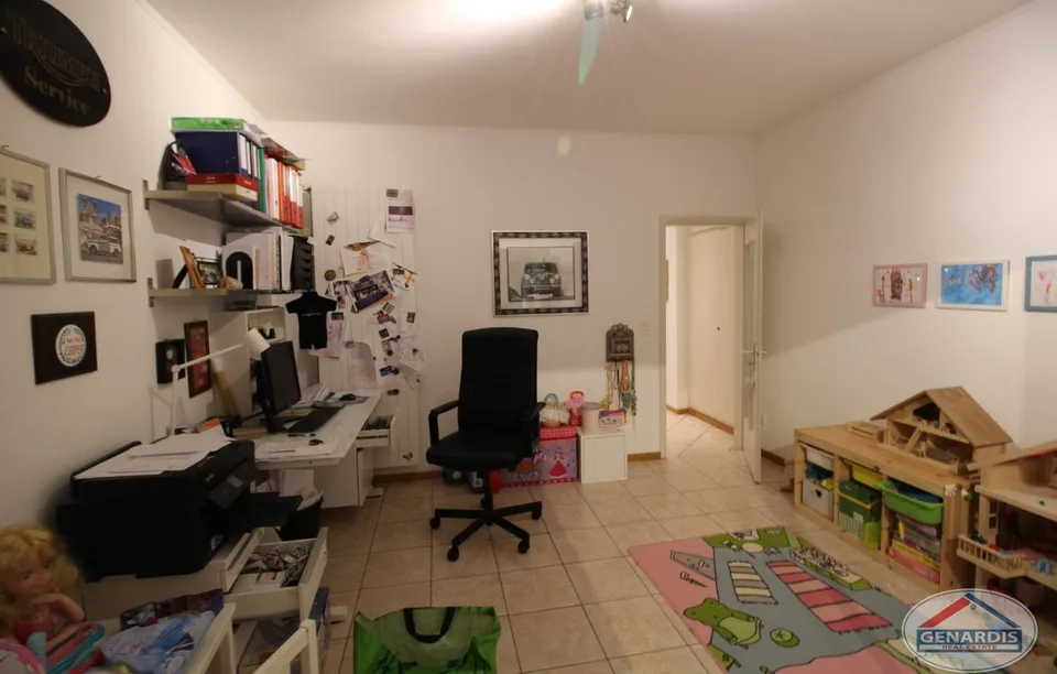 Proprietà composta da casa bifamiliare + casa singola e vasto giardino – Foto 9 von 14