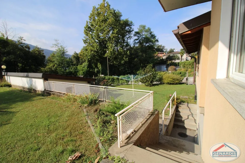 Proprietà composta da casa bifamiliare + casa singola e vasto giardino – Foto 14 von 14