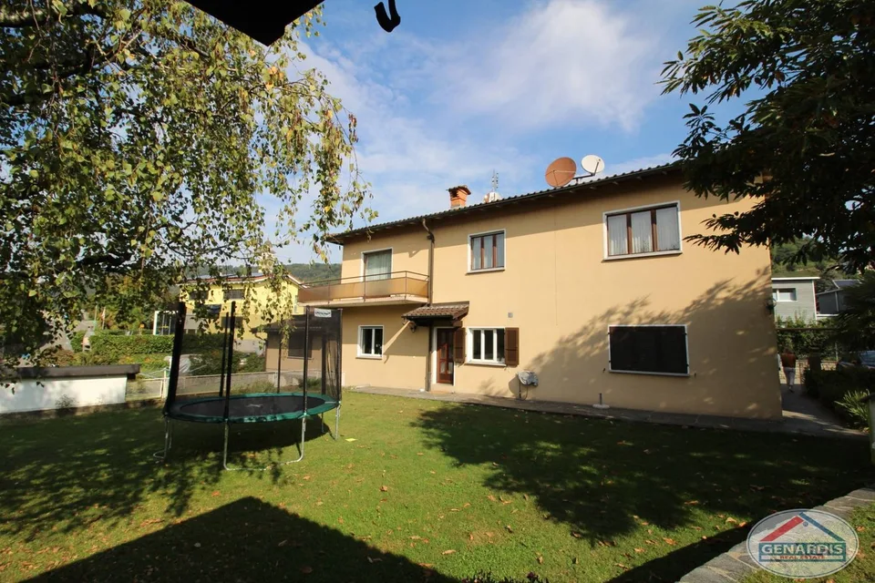 Proprietà composta da casa bifamiliare + casa singola e vasto giardino – Foto 12 von 14