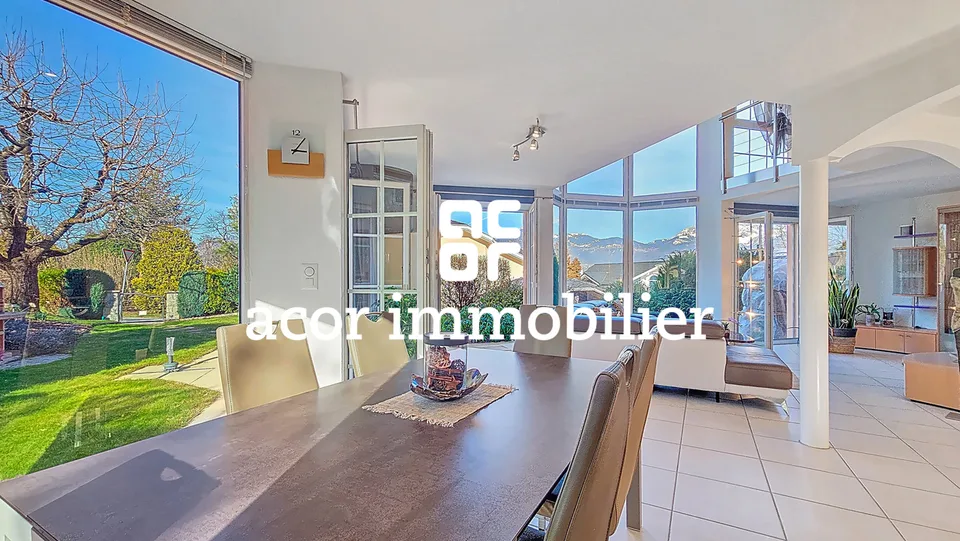 Villa mit spektakulären Volumen mit Blick auf die Alpen