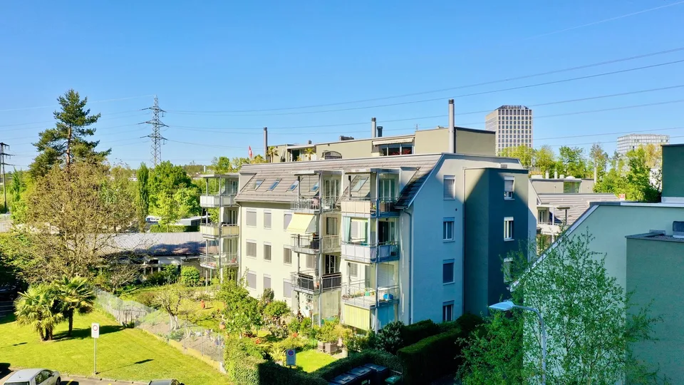 Sogno di casa con balcone e comfort – centrale e tranquillo allo stesso tempo