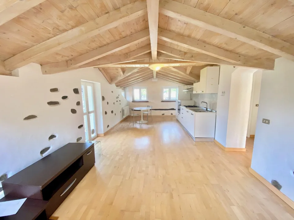 Renovierte Wohnung in schöner Villa, in traumhafter ruhiger Lage mit sehr schönem Seeblick