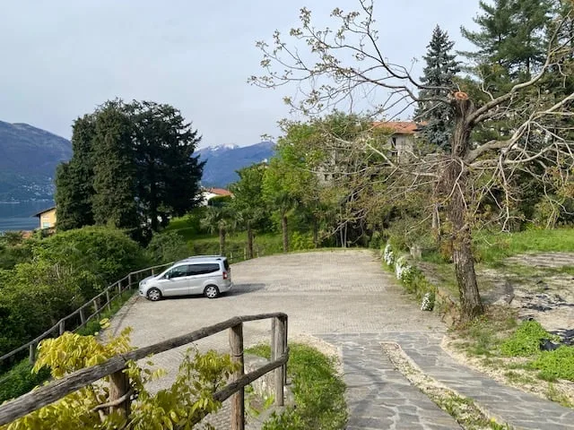 Appartamento ristrutturato in una bella villa, in una posizione tranquilla da sogno con una vista molto bella sul lago – foto 10 di 11