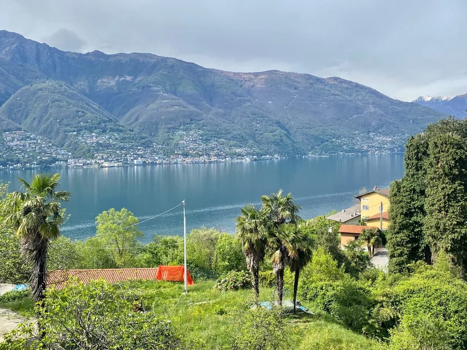 Appartamento ristrutturato in una bella villa, in una posizione tranquilla da sogno con una vista molto bella sul lago – foto 11 di 11