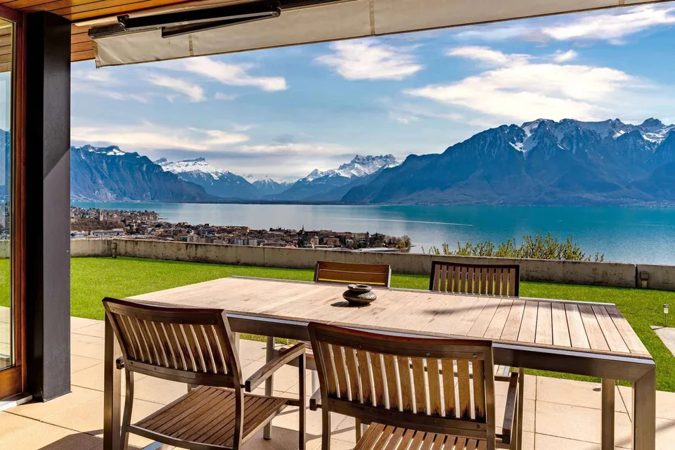 Architekten-Eigentum mit 7,5 Zimmern und Panoramablick auf den See und den Weinberg in Corseaux zum Verkauf