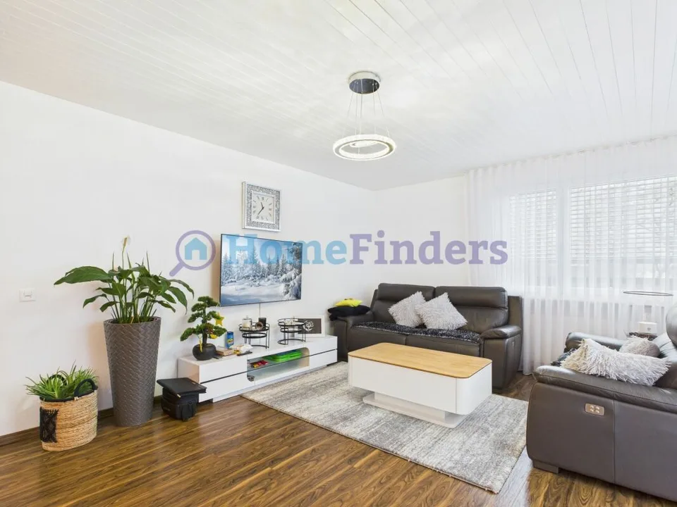 Spacious with private garden and a view of the green!