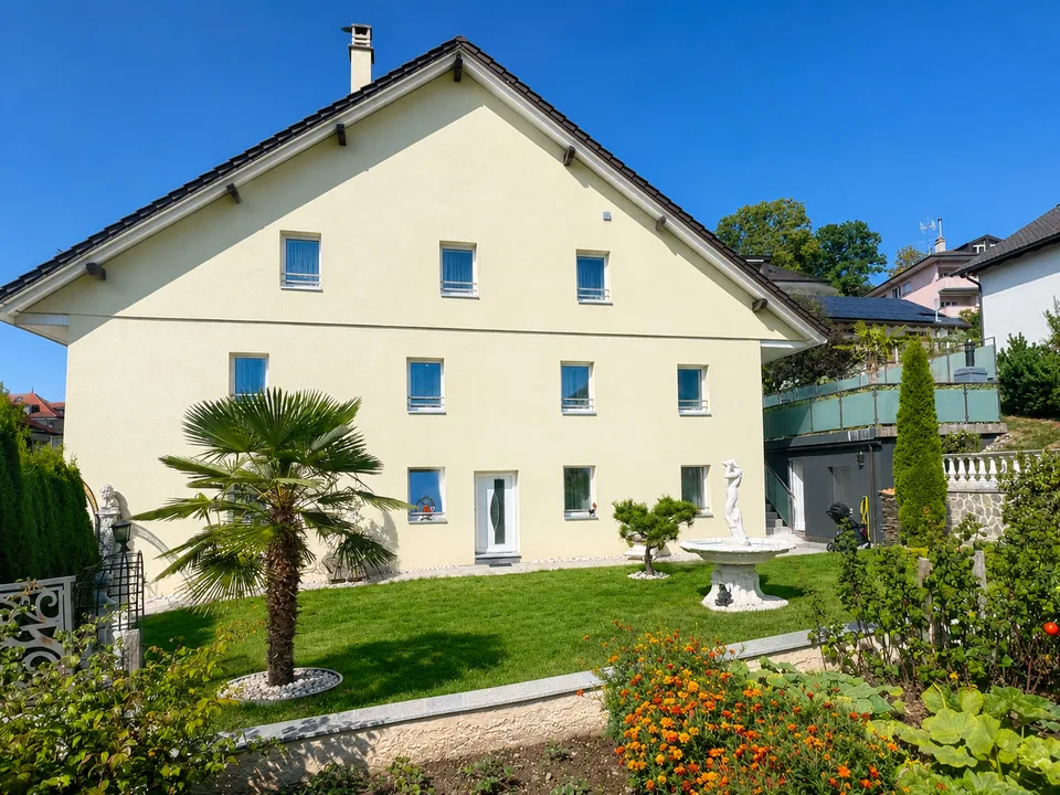 Eigenschaft mit Charakter, bestehend aus 3 Wohnungen – 393 m² Wohnfläche in Romont