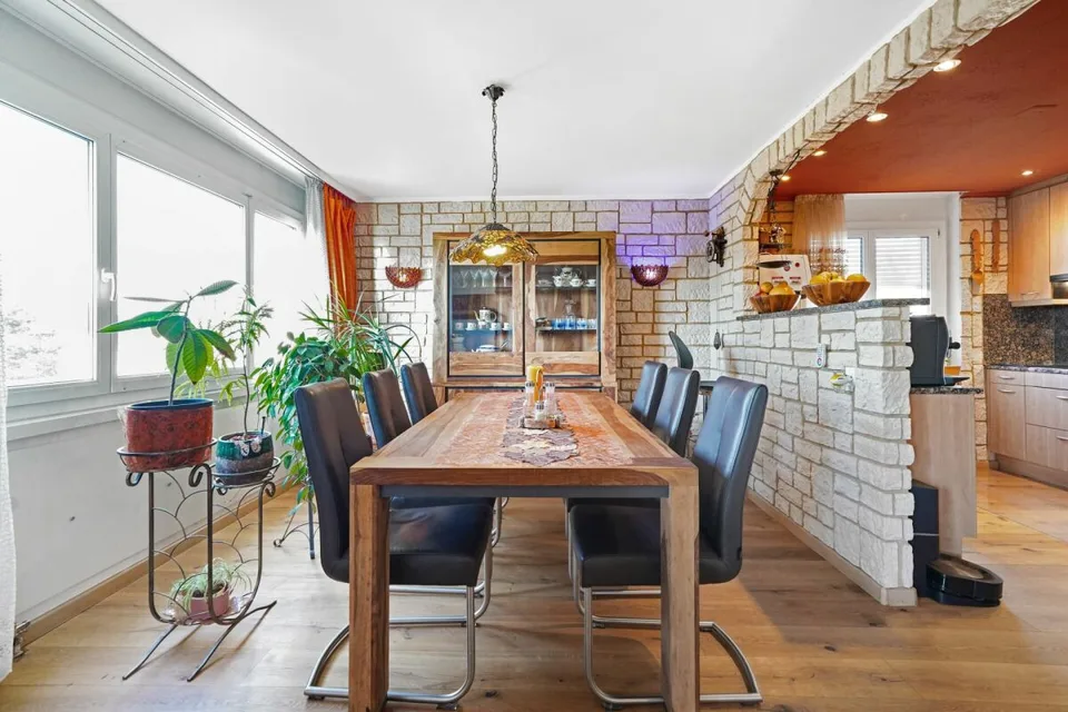 Preiswerte, renovierte 4,5 Zimmer Wohnung 10 min von Basel